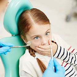 young girl afraid of dentist